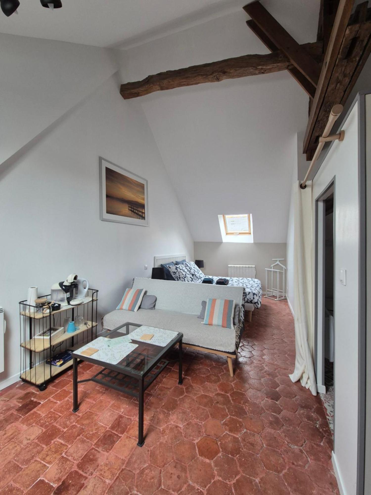 L'Eden Cache Hotell Beaune-la-Rolande Exteriör bild