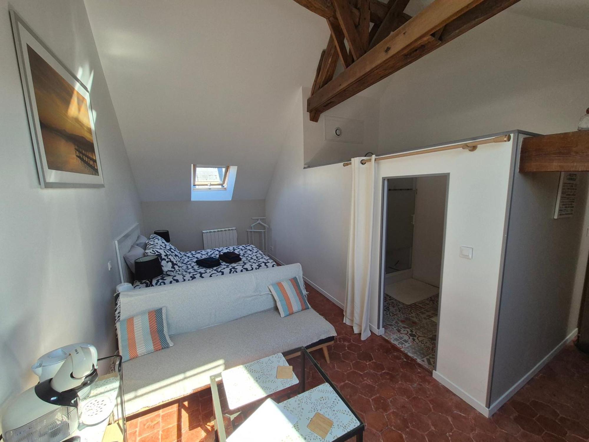 L'Eden Cache Hotell Beaune-la-Rolande Exteriör bild