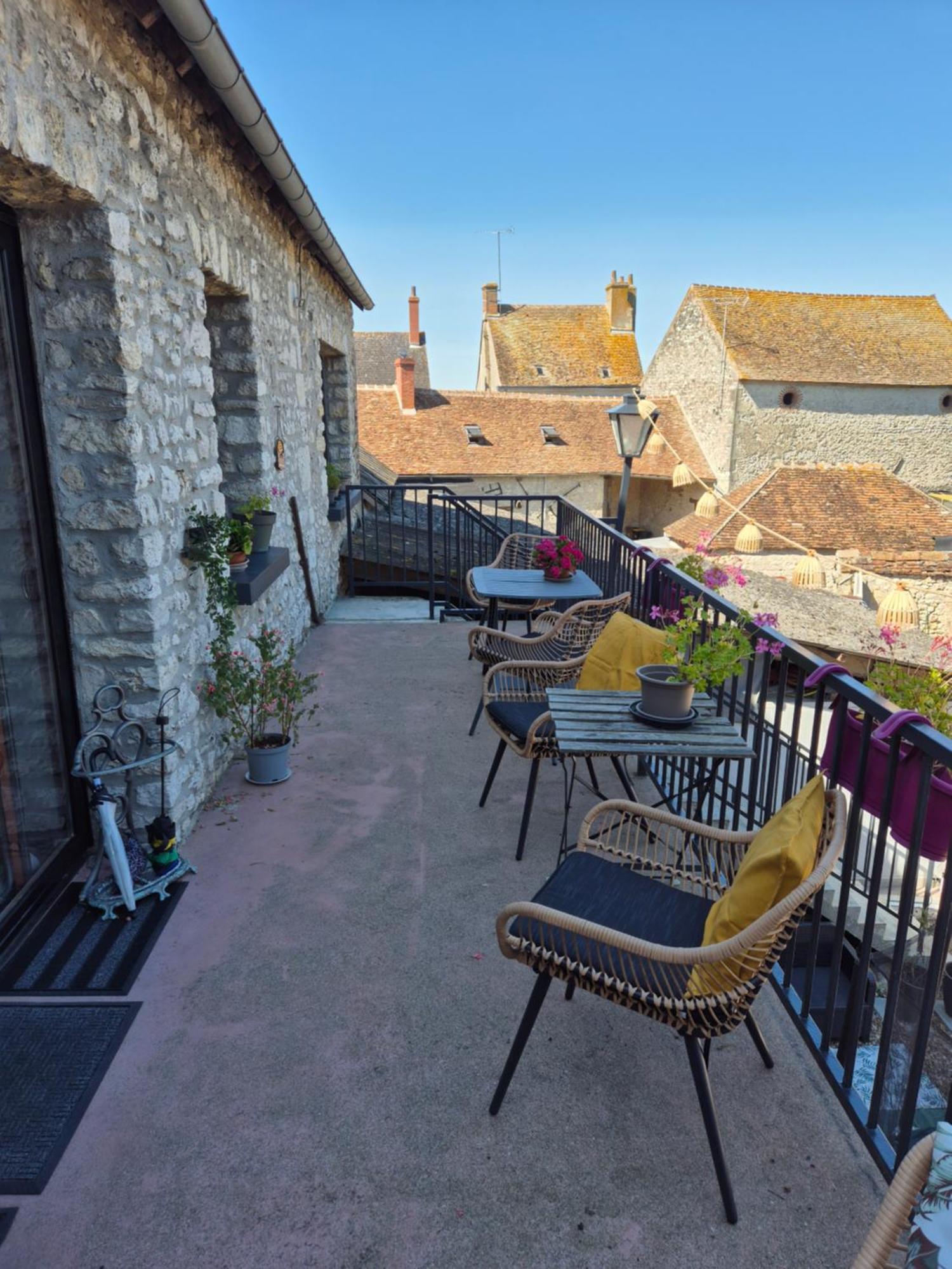 L'Eden Cache Hotell Beaune-la-Rolande Exteriör bild
